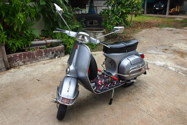 ลดราคาขาย Bajaj หัวเหลี่ยม สภาพเดิม ทะเบียนพร้อมโอน 49,000.- (ที่เชียงใหม่)