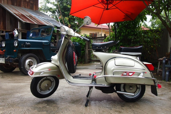 ลดราคาขาย Vespa Sprint หัวเหลี่ยม ปี15 สภาพสวย ทะเบียนพร้อมโอน 69,000.- (ที่เชียงใหม่)