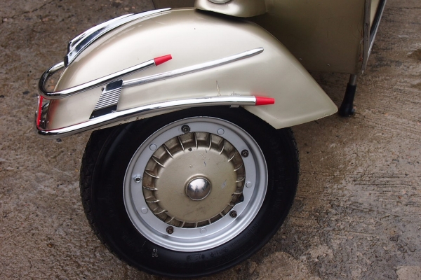 ลดราคาขาย Vespa Sprint หัวเหลี่ยม ปี15 สภาพสวย ทะเบียนพร้อมโอน 69,000.- (ที่เชียงใหม่)