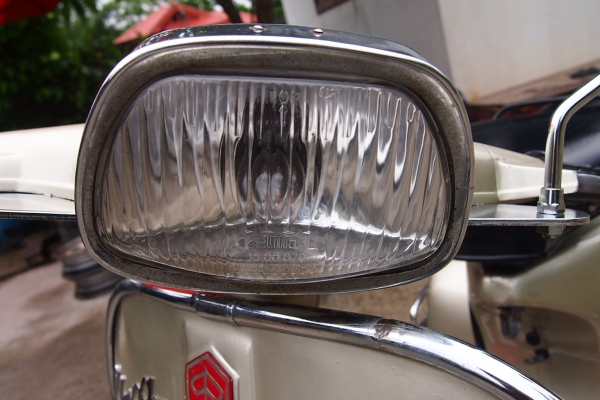 ลดราคาขาย Vespa Sprint หัวเหลี่ยม ปี15 สภาพสวย ทะเบียนพร้อมโอน 69,000.- (ที่เชียงใหม่)
