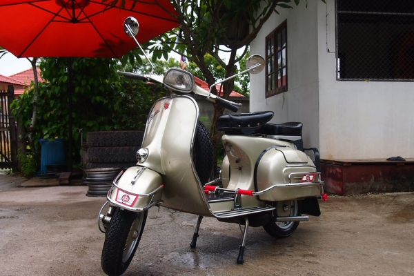 ลดราคาขาย Vespa Sprint หัวเหลี่ยม ปี15 สภาพสวย ทะเบียนพร้อมโอน 69,000.- (ที่เชียงใหม่)