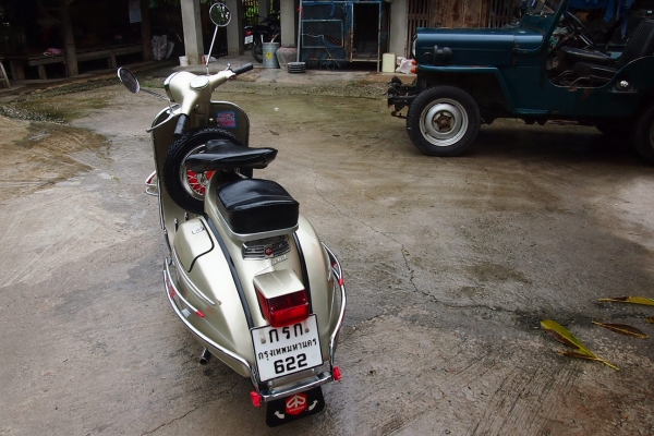 ลดราคาขาย Vespa Sprint หัวเหลี่ยม ปี15 สภาพสวย ทะเบียนพร้อมโอน 69,000.- (ที่เชียงใหม่)