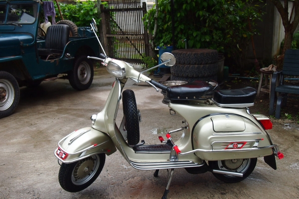 ลดราคาขาย Vespa Sprint หัวเหลี่ยม ปี15 สภาพสวย ทะเบียนพร้อมโอน 69,000.- (ที่เชียงใหม่)
