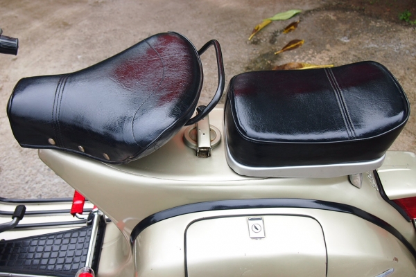 ลดราคาขาย Vespa Sprint หัวเหลี่ยม ปี15 สภาพสวย ทะเบียนพร้อมโอน 69,000.- (ที่เชียงใหม่)