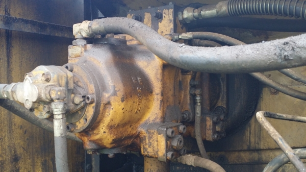 ขายด่วน ปั้มท้ายเครื่อง CAT E200B 320V1