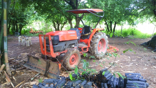 รถไถ KUBOTA 4508 DI มีใบดันหน้า ผานสาม และ ผานหก ตราช้าง สภาพใช้งานน้อยมาก.