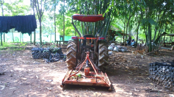 รถไถ KUBOTA 4508 DI มีใบดันหน้า ผานสาม และ ผานหก ตราช้าง สภาพใช้งานน้อยมาก.