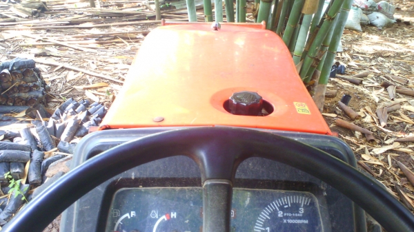 รถไถ KUBOTA 4508 DI มีใบดันหน้า ผานสาม และ ผานหก ตราช้าง สภาพใช้งานน้อยมาก.