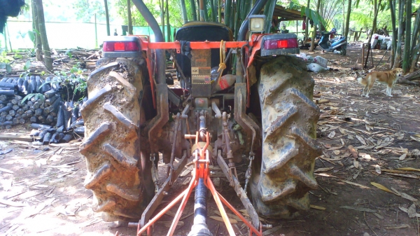 รถไถ KUBOTA 4508 DI มีใบดันหน้า ผานสาม และ ผานหก ตราช้าง สภาพใช้งานน้อยมาก.