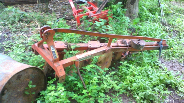 รถไถ KUBOTA 4508 DI มีใบดันหน้า ผานสาม และ ผานหก ตราช้าง สภาพใช้งานน้อยมาก.