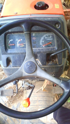 รถไถ KUBOTA 4508 DI มีใบดันหน้า ผานสาม และ ผานหก ตราช้าง สภาพใช้งานน้อยมาก.