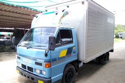 6 ล้อกลาง  *ตู้แห้ง*   ISUZU  NKR  110  แรงม้า  * ยาว 4.30 ม. *  รถสวยเดิม+สวยจริง *  สภาพพร้อมใช้งาน *  เอกสารพร้อมโอน *