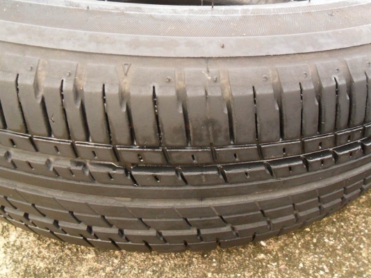 ขายยาง บริดสโตน ขนาด 175 / 65 ขอบ15  ปี13 (ลงพื้น ปลายปี13)เส้นละ 790บาท(4 เส้น-3000บ)ดอกหนามากๆ