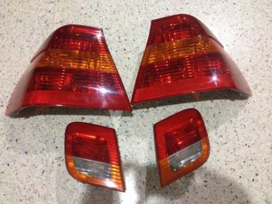 ไฟท้าย BMW E46 ครบชุดสภาพดี