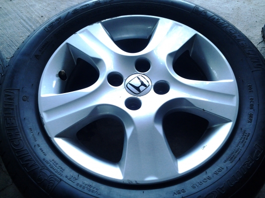 แม็ก honda ขอบ15 4รู100 พร้อมยาง