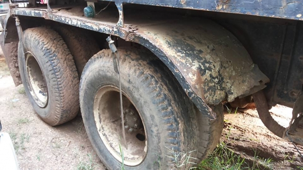 ***ขายแล้วครับขอบคุณ Truck2hand ขาย10ล้อ2เพลาดั้มถูกๆ HINO SUMO FM227LD วางเครื่องHO7C-185แรง (ลงเล่ม) เครื่องดีเกียร์ดี ช่วงล่าง2เพลาเดิม คัสซีดี มีบวมซับใน กับ มีตำหนิ คัสซีแตกกลางตัวซ้าย รอยแตกขึ้นประมาณ2นิ้ว (ตามรูป) ที่เหลือไม่ปะไม่ดาม สโลวเดิม กระบะ