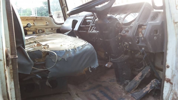 ***ขายแล้วครับขอบคุณ Truck2hand ขาย10ล้อ2เพลาดั้มถูกๆ HINO SUMO FM227LD วางเครื่องHO7C-185แรง (ลงเล่ม) เครื่องดีเกียร์ดี ช่วงล่าง2เพลาเดิม คัสซีดี มีบวมซับใน กับ มีตำหนิ คัสซีแตกกลางตัวซ้าย รอยแตกขึ้นประมาณ2นิ้ว (ตามรูป) ที่เหลือไม่ปะไม่ดาม สโลวเดิม กระบะ