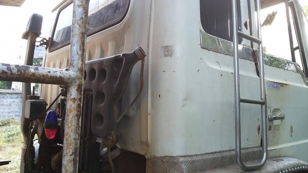 ***ขายแล้วครับขอบคุณ Truck2hand ขาย10ล้อ2เพลาดั้มถูกๆ HINO SUMO FM227LD วางเครื่องHO7C-185แรง (ลงเล่ม) เครื่องดีเกียร์ดี ช่วงล่าง2เพลาเดิม คัสซีดี มีบวมซับใน กับ มีตำหนิ คัสซีแตกกลางตัวซ้าย รอยแตกขึ้นประมาณ2นิ้ว (ตามรูป) ที่เหลือไม่ปะไม่ดาม สโลวเดิม กระบะ