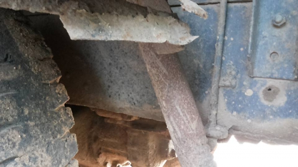 ***ขายแล้วครับขอบคุณ Truck2hand ขาย10ล้อ2เพลาดั้มถูกๆ HINO SUMO FM227LD วางเครื่องHO7C-185แรง (ลงเล่ม) เครื่องดีเกียร์ดี ช่วงล่าง2เพลาเดิม คัสซีดี มีบวมซับใน กับ มีตำหนิ คัสซีแตกกลางตัวซ้าย รอยแตกขึ้นประมาณ2นิ้ว (ตามรูป) ที่เหลือไม่ปะไม่ดาม สโลวเดิม กระบะ