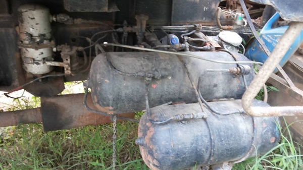 ***ขายแล้วครับขอบคุณ Truck2hand ขาย10ล้อ2เพลาดั้มถูกๆ HINO SUMO FM227LD วางเครื่องHO7C-185แรง (ลงเล่ม) เครื่องดีเกียร์ดี ช่วงล่าง2เพลาเดิม คัสซีดี มีบวมซับใน กับ มีตำหนิ คัสซีแตกกลางตัวซ้าย รอยแตกขึ้นประมาณ2นิ้ว (ตามรูป) ที่เหลือไม่ปะไม่ดาม สโลวเดิม กระบะ