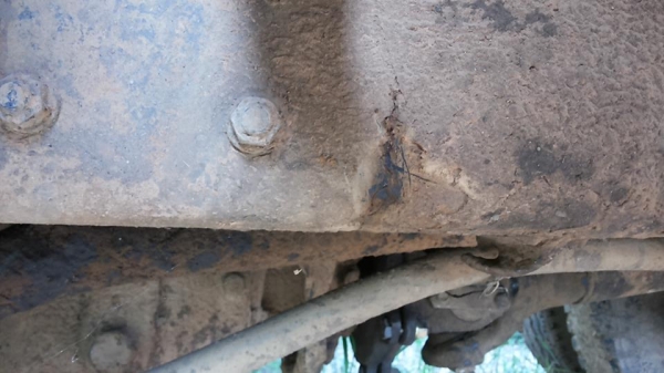 ***ขายแล้วครับขอบคุณ Truck2hand ขาย10ล้อ2เพลาดั้มถูกๆ HINO SUMO FM227LD วางเครื่องHO7C-185แรง (ลงเล่ม) เครื่องดีเกียร์ดี ช่วงล่าง2เพลาเดิม คัสซีดี มีบวมซับใน กับ มีตำหนิ คัสซีแตกกลางตัวซ้าย รอยแตกขึ้นประมาณ2นิ้ว (ตามรูป) ที่เหลือไม่ปะไม่ดาม สโลวเดิม กระบะ