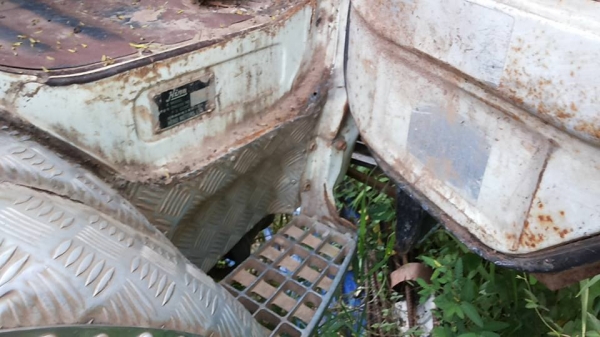 ***ขายแล้วครับขอบคุณ Truck2hand ขาย10ล้อ2เพลาดั้มถูกๆ HINO SUMO FM227LD วางเครื่องHO7C-185แรง (ลงเล่ม) เครื่องดีเกียร์ดี ช่วงล่าง2เพลาเดิม คัสซีดี มีบวมซับใน กับ มีตำหนิ คัสซีแตกกลางตัวซ้าย รอยแตกขึ้นประมาณ2นิ้ว (ตามรูป) ที่เหลือไม่ปะไม่ดาม สโลวเดิม กระบะ