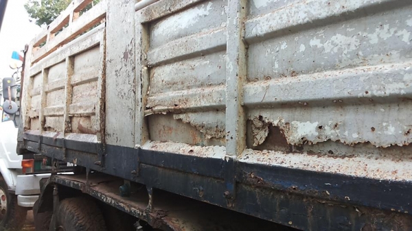 ***ขายแล้วครับขอบคุณ Truck2hand ขาย10ล้อ2เพลาดั้มถูกๆ HINO SUMO FM227LD วางเครื่องHO7C-185แรง (ลงเล่ม) เครื่องดีเกียร์ดี ช่วงล่าง2เพลาเดิม คัสซีดี มีบวมซับใน กับ มีตำหนิ คัสซีแตกกลางตัวซ้าย รอยแตกขึ้นประมาณ2นิ้ว (ตามรูป) ที่เหลือไม่ปะไม่ดาม สโลวเดิม กระบะ