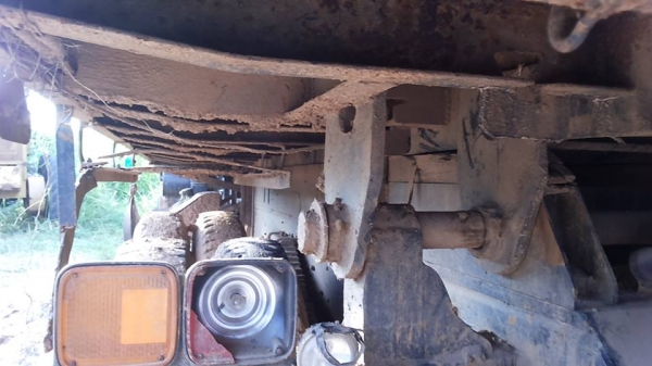 ***ขายแล้วครับขอบคุณ Truck2hand ขาย10ล้อ2เพลาดั้มถูกๆ HINO SUMO FM227LD วางเครื่องHO7C-185แรง (ลงเล่ม) เครื่องดีเกียร์ดี ช่วงล่าง2เพลาเดิม คัสซีดี มีบวมซับใน กับ มีตำหนิ คัสซีแตกกลางตัวซ้าย รอยแตกขึ้นประมาณ2นิ้ว (ตามรูป) ที่เหลือไม่ปะไม่ดาม สโลวเดิม กระบะ