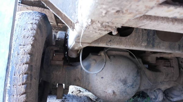 ***ขายแล้วครับขอบคุณ Truck2hand ขาย10ล้อ2เพลาดั้มถูกๆ HINO SUMO FM227LD วางเครื่องHO7C-185แรง (ลงเล่ม) เครื่องดีเกียร์ดี ช่วงล่าง2เพลาเดิม คัสซีดี มีบวมซับใน กับ มีตำหนิ คัสซีแตกกลางตัวซ้าย รอยแตกขึ้นประมาณ2นิ้ว (ตามรูป) ที่เหลือไม่ปะไม่ดาม สโลวเดิม กระบะ