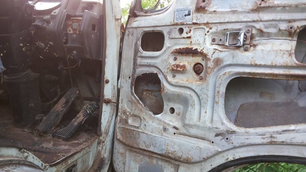 ***ขายแล้วครับขอบคุณ Truck2hand ขาย10ล้อ2เพลาดั้มถูกๆ HINO SUMO FM227LD วางเครื่องHO7C-185แรง (ลงเล่ม) เครื่องดีเกียร์ดี ช่วงล่าง2เพลาเดิม คัสซีดี มีบวมซับใน กับ มีตำหนิ คัสซีแตกกลางตัวซ้าย รอยแตกขึ้นประมาณ2นิ้ว (ตามรูป) ที่เหลือไม่ปะไม่ดาม สโลวเดิม กระบะ