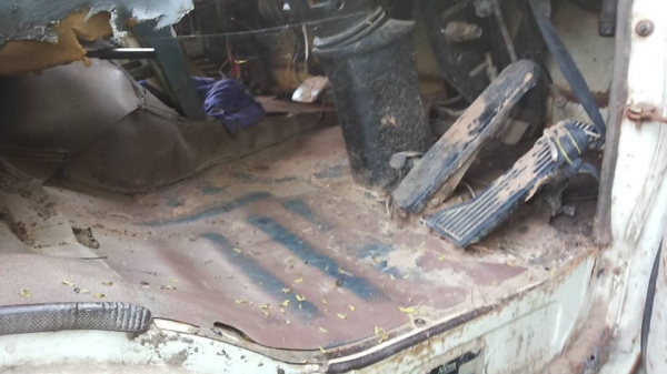 ***ขายแล้วครับขอบคุณ Truck2hand ขาย10ล้อ2เพลาดั้มถูกๆ HINO SUMO FM227LD วางเครื่องHO7C-185แรง (ลงเล่ม) เครื่องดีเกียร์ดี ช่วงล่าง2เพลาเดิม คัสซีดี มีบวมซับใน กับ มีตำหนิ คัสซีแตกกลางตัวซ้าย รอยแตกขึ้นประมาณ2นิ้ว (ตามรูป) ที่เหลือไม่ปะไม่ดาม สโลวเดิม กระบะ