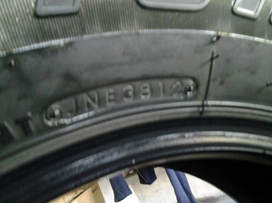 บริสโตน 245/70/16 ปี12 ดอกตรูมๆ