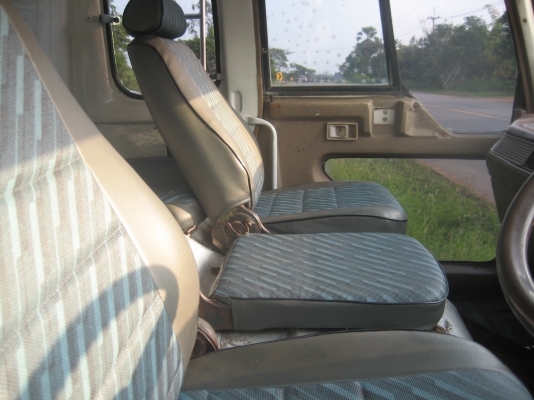 หลง  195 แรง  2 เพลา  ไม่มีบันได  ราคา  730,000 บาท