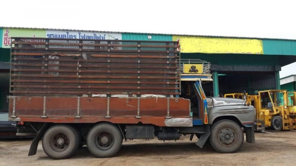 รถสิบล้อ หน้ายิ้ม เครื่อง 6HE พวงมาลัยเพาเว่อร์