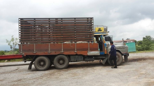 รถสิบล้อ หน้ายิ้ม เครื่อง 6HE พวงมาลัยเพาเว่อร์