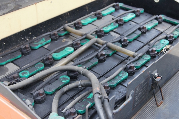 รถยกไฟฟ้านั่งขับ 3 ล้อ ขนาด 1.5 ตัน เสาสูง 3 เมตร TOYOTA 7FBEL15