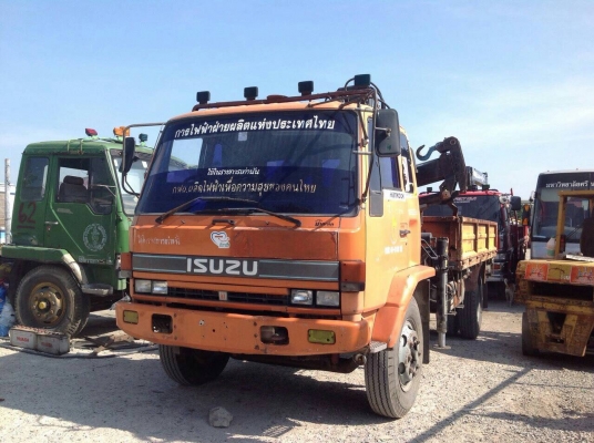 ขายรถ6ล้อติดเครนพับ 5ตัน ยาว5เมตร สภาพดีพร้อมใช้งาน