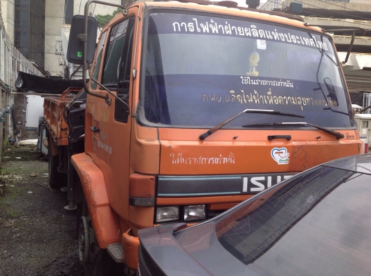 ขายรถ6ล้อติดเครนพับ 5ตัน ยาว5เมตร สภาพดีพร้อมใช้งาน