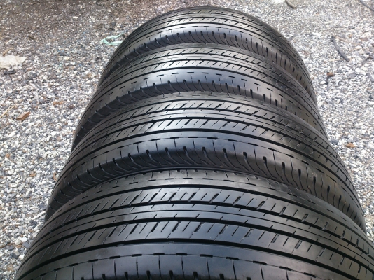 ขายยาง215/65R16 BRIDCESTONE DURAVIS ยางสัปดาห์ที่34ปี13 ดอกยางนิ่มลึกเท่ากันไม่ร้าวไม่แตกลาย(สภาพยาง90\%) จำนวน 1 ชุด