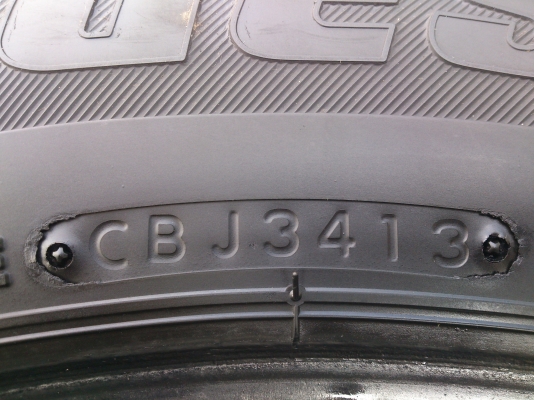 ขายยาง215/65R16 BRIDCESTONE DURAVIS ยางสัปดาห์ที่34ปี13 ดอกยางนิ่มลึกเท่ากันไม่ร้าวไม่แตกลาย(สภาพยาง90\%) จำนวน 1 ชุด