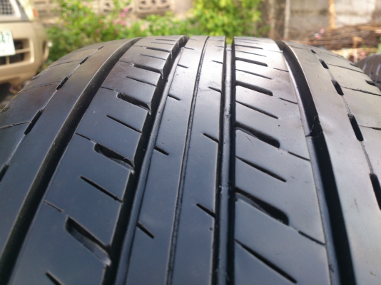 ขายยาง215/65R16 BRIDCESTONE DURAVIS ยางสัปดาห์ที่34ปี13 ดอกยางนิ่มลึกเท่ากันไม่ร้าวไม่แตกลาย(สภาพยาง90\%) จำนวน 1 ชุด