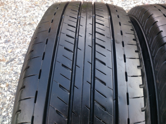 ขายยาง215/65R16 BRIDCESTONE DURAVIS ยางสัปดาห์ที่34ปี13 ดอกยางนิ่มลึกเท่ากันไม่ร้าวไม่แตกลาย(สภาพยาง90\%) จำนวน 1 ชุด