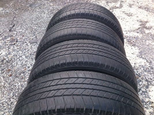 ขายแม็กพร้อมยาง TOYOTA VIGO CHAMP 265/65R17 ยางปี11 จำนวน 1 ชุด พร้อมน๊อตแท้ 24 ตัว