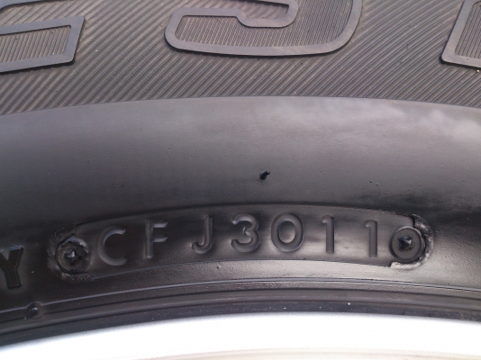 ขายแม็กพร้อมยาง TOYOTA VIGO CHAMP 265/65R17 ยางปี11 จำนวน 1 ชุด พร้อมน๊อตแท้ 24 ตัว