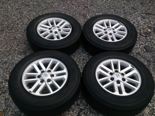 ขายแม็กพร้อมยาง TOYOTA VIGO CHAMP 265/65R17 ยางปี11 จำนวน 1 ชุด พร้อมน๊อตแท้ 24 ตัว