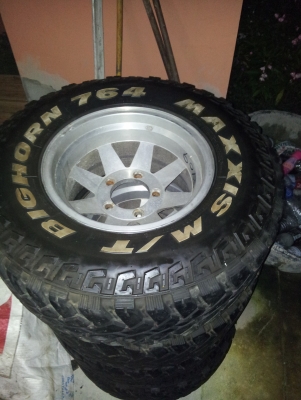 ล้อแม็กจิ๊ปมิตซู  japan   ใส่ยาง  31-10.5-15  ออฟลึกๆๆ  4  ล้อและล้ออหลั่ยหยดน้ำ 1 ล้อ