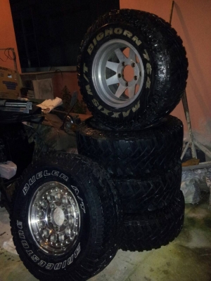 ล้อแม็กจิ๊ปมิตซู  japan   ใส่ยาง  31-10.5-15  ออฟลึกๆๆ  4  ล้อและล้ออหลั่ยหยดน้ำ 1 ล้อ