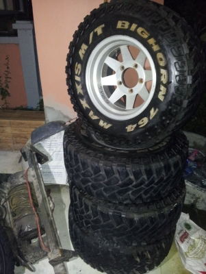 ล้อแม็กจิ๊ปมิตซู  japan   ใส่ยาง  31-10.5-15  ออฟลึกๆๆ  4  ล้อและล้ออหลั่ยหยดน้ำ 1 ล้อ