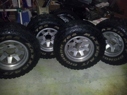 ล้อแม็กจิ๊ปมิตซู  japan   ใส่ยาง  31-10.5-15  ออฟลึกๆๆ  4  ล้อและล้ออหลั่ยหยดน้ำ 1 ล้อ