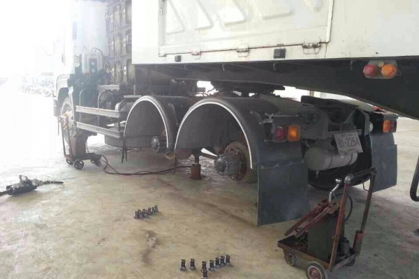 ยางเรเดียลใหม่รถบัส บรรทุก ราคาส่ง ถูก ทน 295/80/22.5  11R  ยาง1000